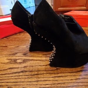 Heeless black suede platform heels